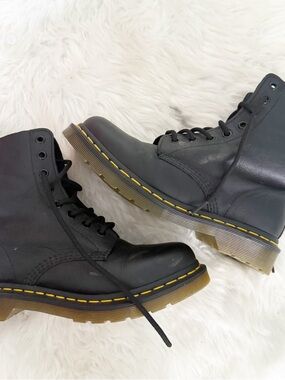 Dr Martens 1460 Black Leather Boots US 7 UK 5 8 Eye Lace Up